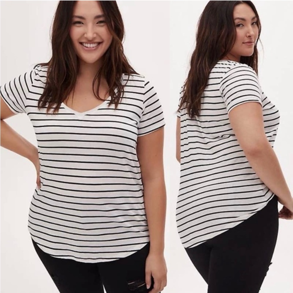 Torrid Black White Stripe V-Neck Women's Short Sleeve Shirt, Classic Fit size 2x